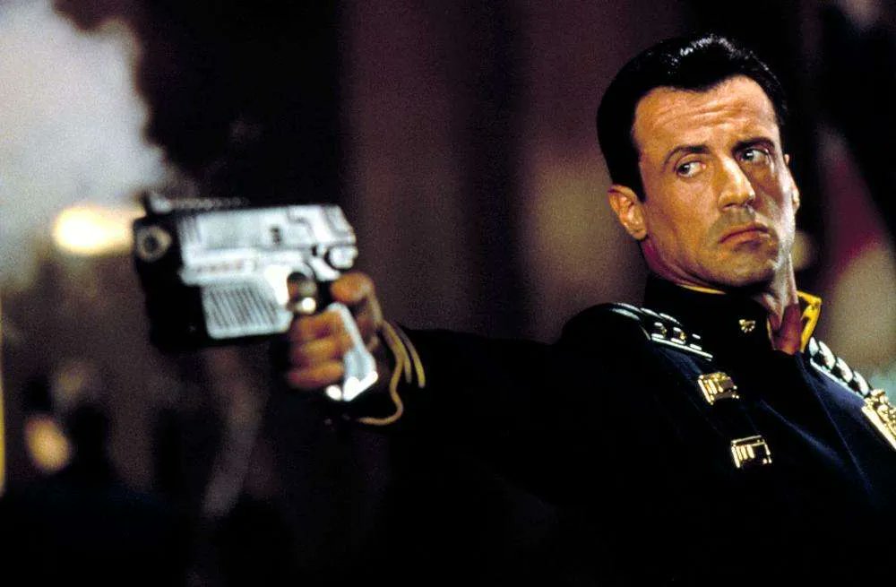 アマプラ 12月 おすすめ映画：ジャッジ・ドレッド